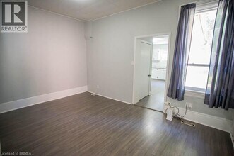 167 Nelson St in Brantford, ON - Building Photo - Building Photo