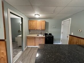 223 Jackson St, Unit 2 in Willimantic, CT - Building Photo - Building Photo