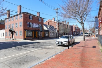 96-98 State St in Portsmouth, NH - Foto de edificio - Building Photo