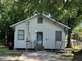 304 Carmel Dr in Lafayette, LA - Building Photo