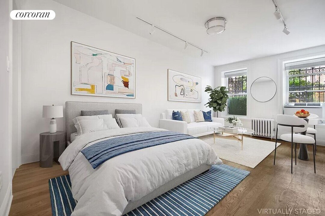 54 E 83rd St in New York, NY - Building Photo