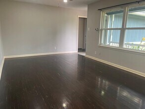 603 Center Way in Lake Jackson, TX - Building Photo - Building Photo