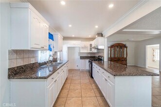 1136 Cary Ave in Los Angeles, CA - Building Photo - Building Photo