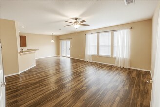 9838 Twinbear Creek in San Antonio, TX - Building Photo - Building Photo