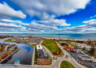 Berkshire Sheboygan Riverfront in Sheboygan, WI - Foto de edificio - Building Photo