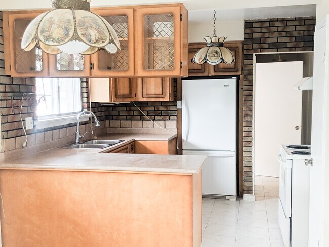 32 Durrington Crescent in Toronto, ON - Building Photo - Building Photo