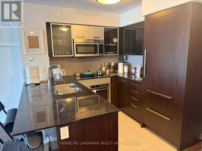 5168 Yonge St in Toronto, ON - Building Photo - Building Photo