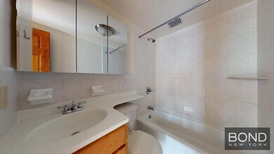 103 W 73rd St in New York, NY - Foto de edificio - Building Photo