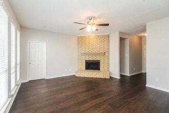 1528 Warwick Dr in Lancaster, TX - Building Photo - Building Photo