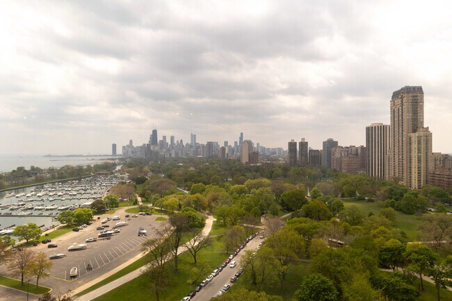 2800 N Lake Shore Dr in Chicago, IL - Building Photo - Building Photo