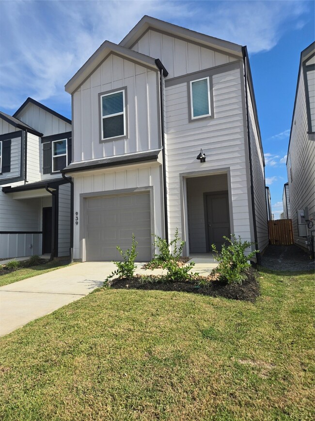 939 Moon Drop Ln in Houston, TX - Building Photo - Building Photo