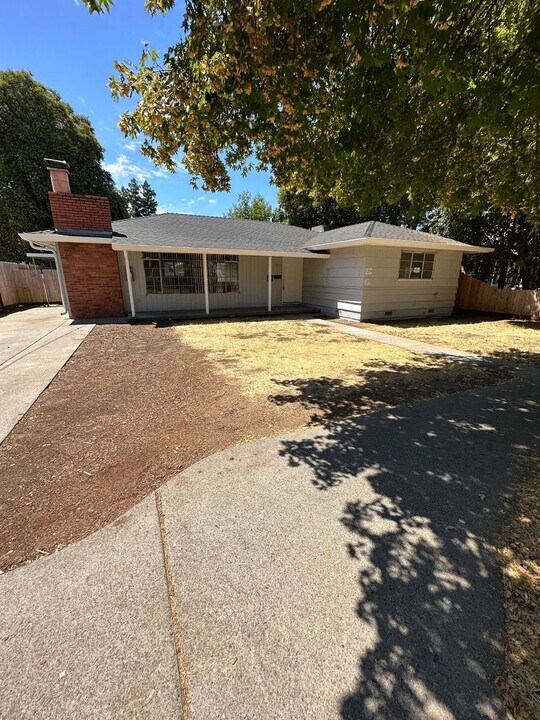 1209 Warner St-Unit -1209 Front in Chico, CA - Building Photo
