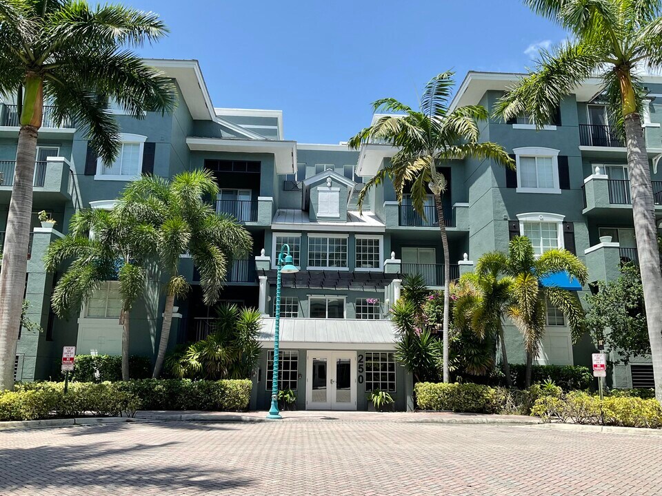 250 NE 3rd Ave in Delray Beach, FL - Building Photo