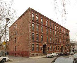 Ruggles Shawmut in Roxbury, MA - Foto de edificio - Building Photo