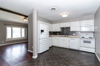 613 Plaza Dr in Junction City, KS - Building Photo - Building Photo