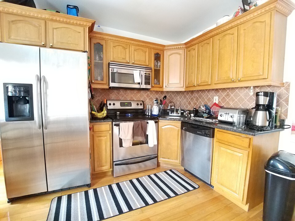 74 Raymond St, Unit 74 in Boston, MA - Building Photo