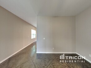 2936 Whispering Trails Dr in Winter Haven, FL - Building Photo - Building Photo