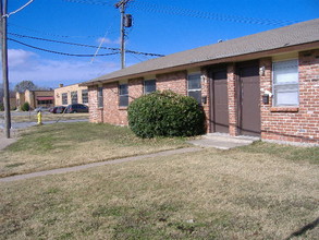 Bryant Apartments in Tulsa, OK - Building Photo - Building Photo