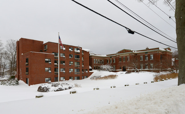 Lincoln School Apartments