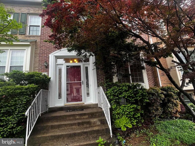 6402 Brass Button Ct in Centreville, VA - Building Photo
