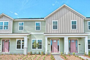 6443 Cyrils Dr in St. Cloud, FL - Building Photo