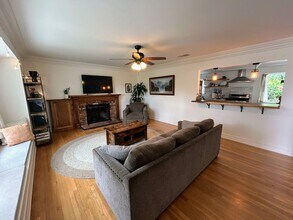 3816 Hartung Ct in Thousand Oaks, CA - Foto de edificio - Building Photo