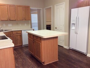 11632 Larix Dr in Charlotte, NC - Foto de edificio - Building Photo