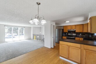 11824 N Guinevere Dr in Spokane, WA - Foto de edificio - Building Photo