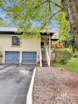 1623 102nd Pl NE in Bellevue, WA - Building Photo