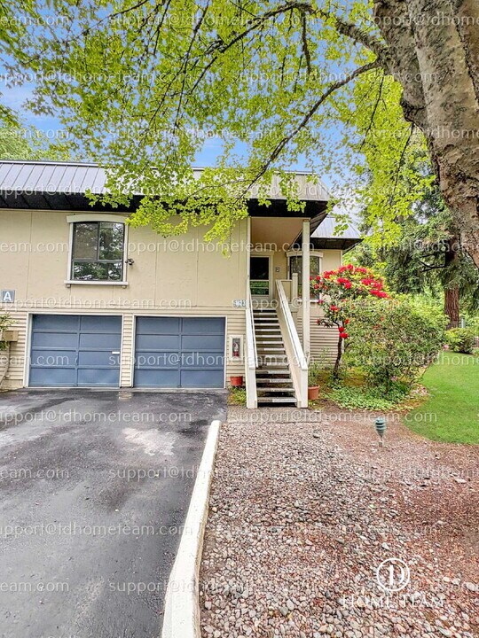 1623 102nd Pl NE in Bellevue, WA - Building Photo