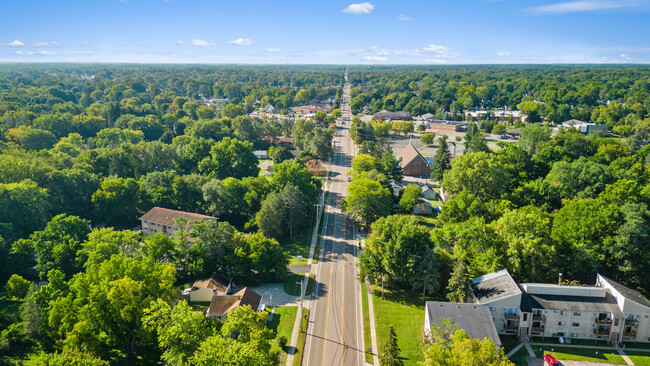 Sugar Pine Apartments in Holt, MI - Building Photo - Building Photo