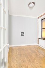 E 13TH ST., Unit 3H in New York, NY - Foto de edificio - Building Photo