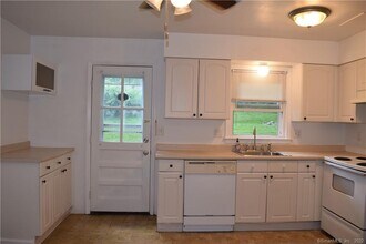17 Granite Dr in Bethel, CT - Building Photo - Building Photo