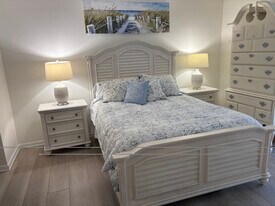 195 Peppermint Ln in Naples, FL - Building Photo