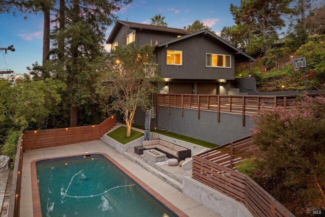 48 Junipero Serra Ave in San Rafael, CA - Building Photo - Building Photo