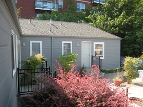 Marquam Hill Apartments in Portland, OR - Building Photo - Building Photo