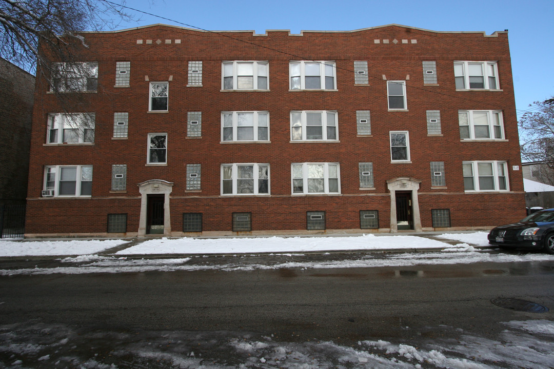 506-514 E 70th St in Chicago, IL - Building Photo