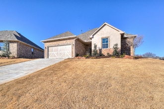 2909 Tranquilo Ln in Edmond, OK - Foto de edificio - Building Photo