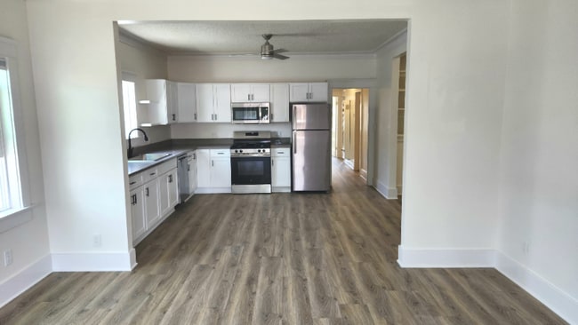3536 W 60th St in Los Angeles, CA - Building Photo - Building Photo