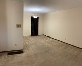 4539 Sandringham Dr in Upper Arlington, OH - Foto de edificio - Building Photo