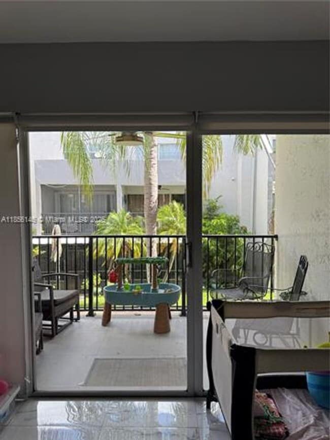 10 NW 87th Ave in Miami, FL - Building Photo - Building Photo