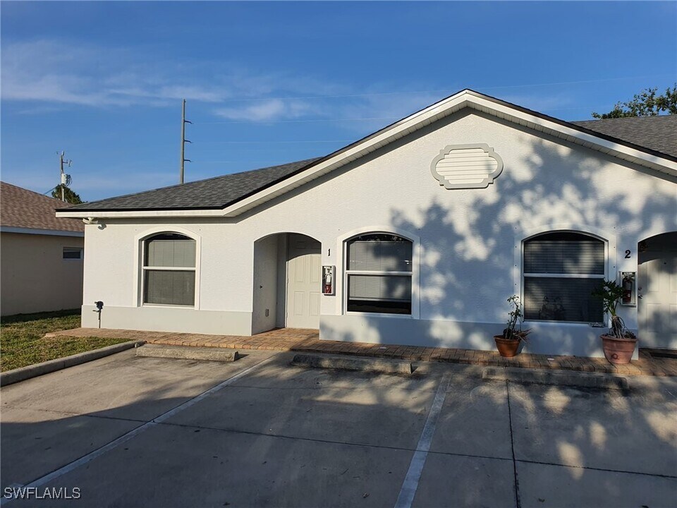 3625 SW Santa Barbara Pl in Cape Coral, FL - Building Photo