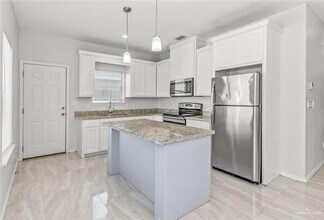 512 Downing Ave, Unit 2 in Edinburg, TX - Foto de edificio - Building Photo