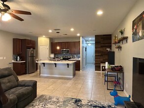 523 Merry Brook Cir in Sanford, FL - Building Photo - Building Photo