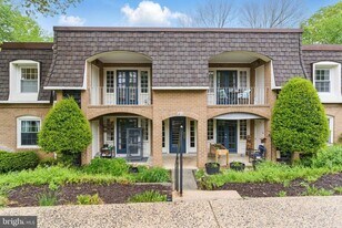 5905 Bayshire Rd in Springfield, VA - Building Photo