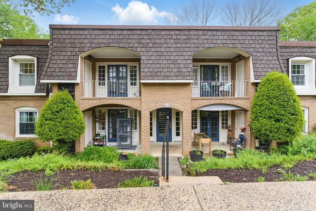 property at 5905 Bayshire Rd