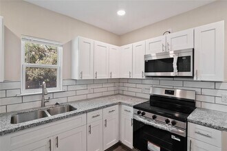 4313 Harrisburg Blvd in Houston, TX - Building Photo - Building Photo