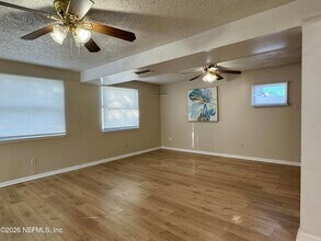 2057 Glen Gardner Dr in Jacksonville, FL - Foto de edificio - Building Photo