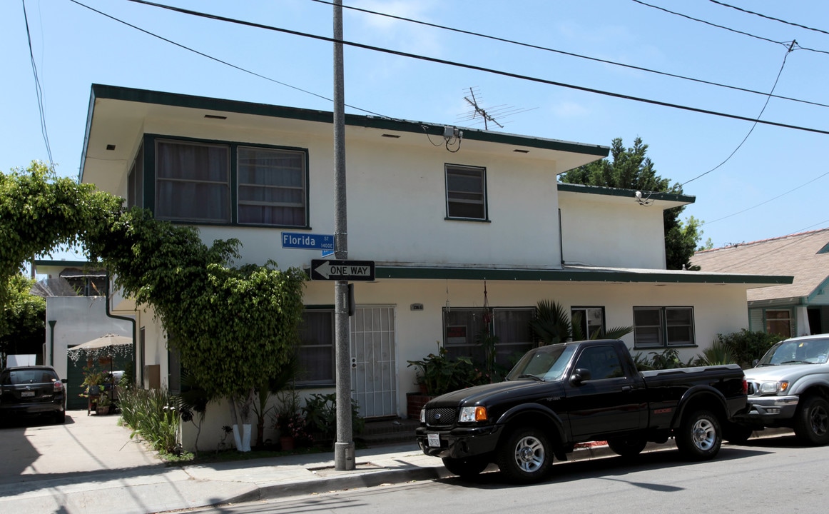 1346 E Florida St in Long Beach, CA - Foto de edificio