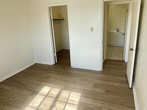 103 W Elk Trl, Unit 302 in Carol Stream, IL - Building Photo - Building Photo